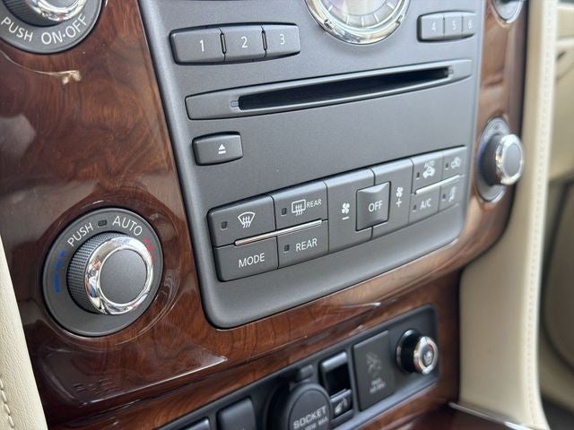 2017 INFINITI QX80 DELUXE