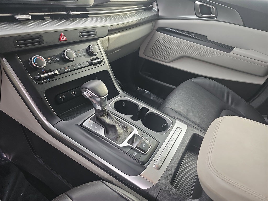 2023 Kia Carnival LX