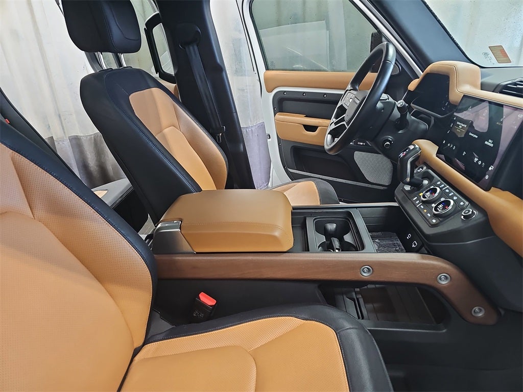 2023 Land Rover Defender 130 X-Dynamic SE