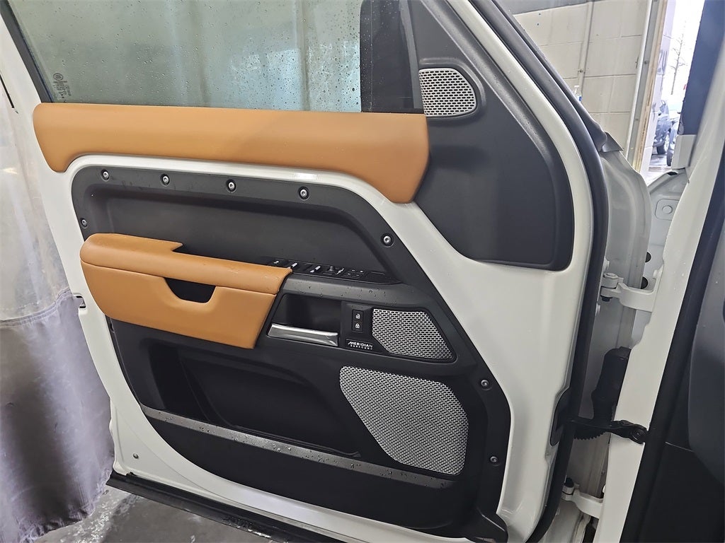 2023 Land Rover Defender 130 X-Dynamic SE