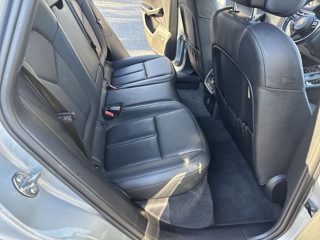 2022 Porsche Macan Base