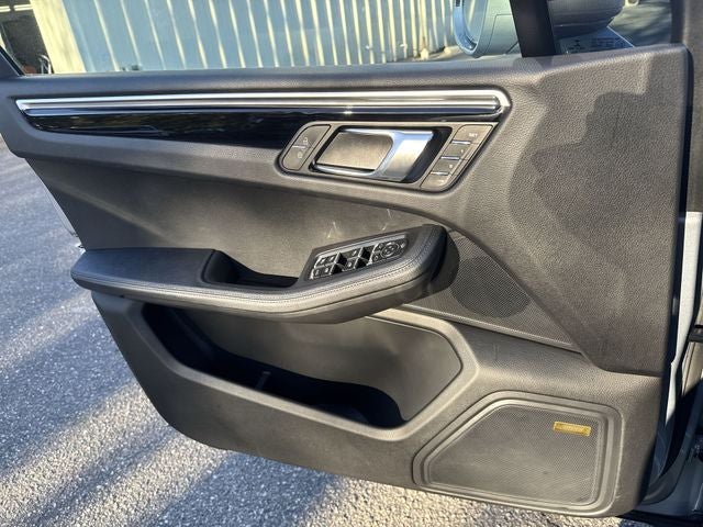 2022 Porsche Macan Base