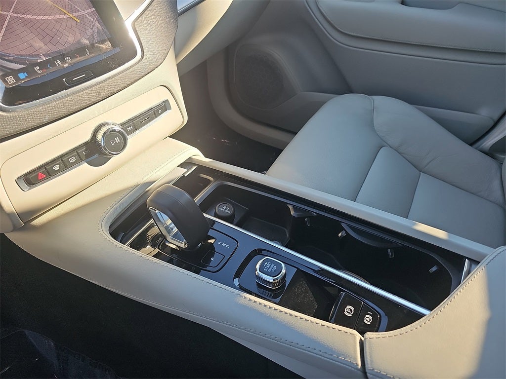 2023 Volvo XC90 B5 Core