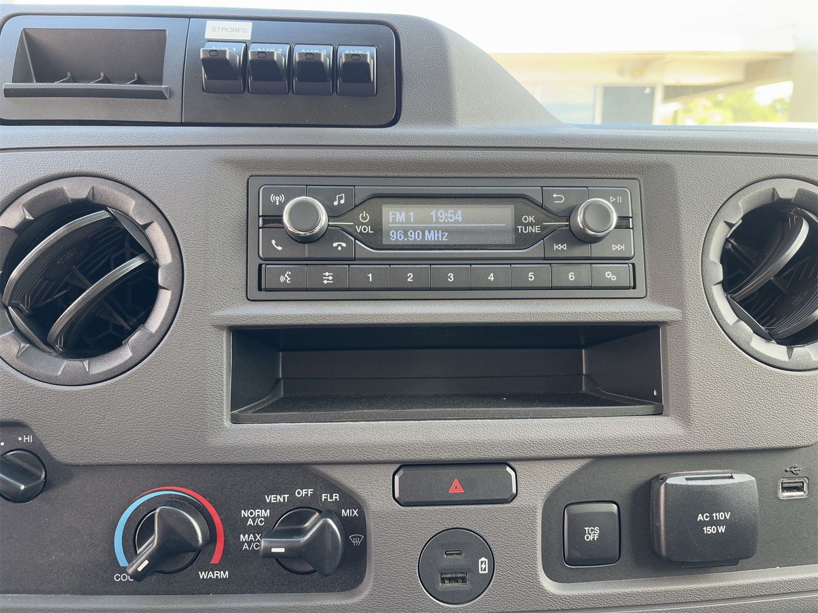 2025 Ford E-350SD Base Cutaway