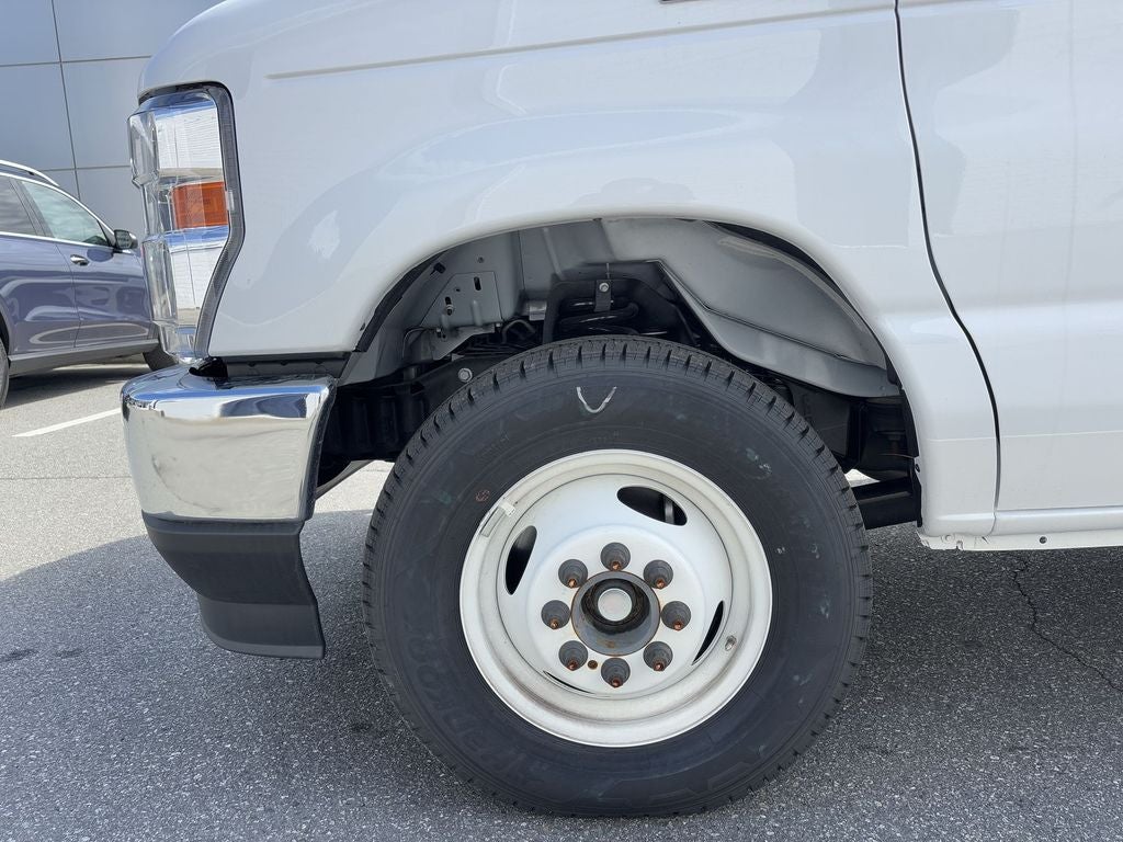 2025 Ford E-350SD Base Cutaway