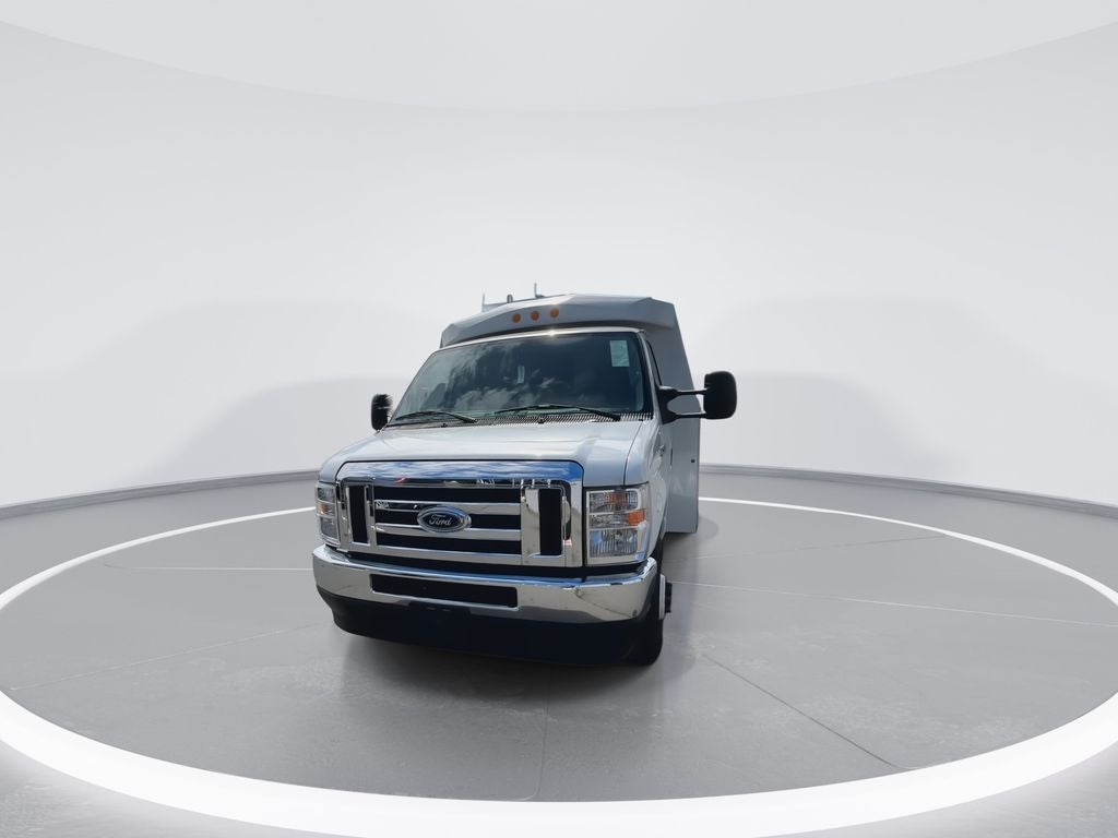 2025 Ford E-350SD Base Cutaway