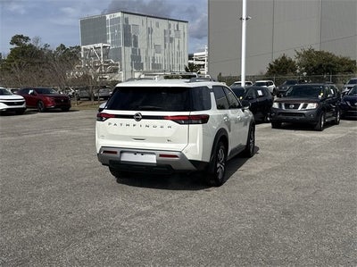 2024 Nissan Pathfinder SL
