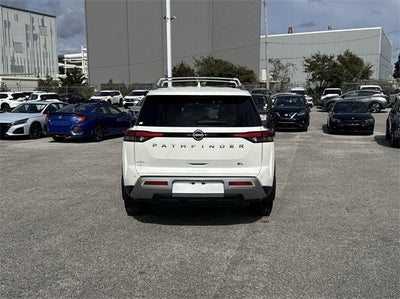 2024 Nissan Pathfinder SL