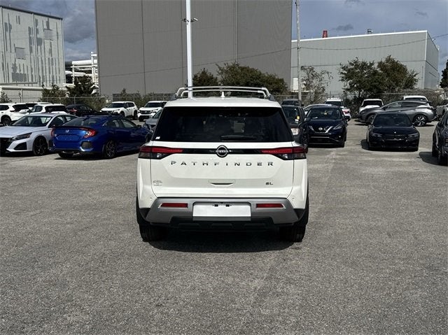 2024 Nissan Pathfinder SL