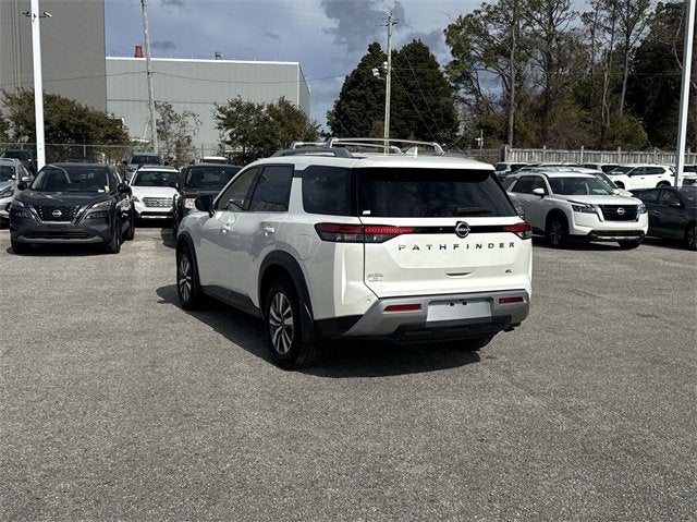 2024 Nissan Pathfinder SL