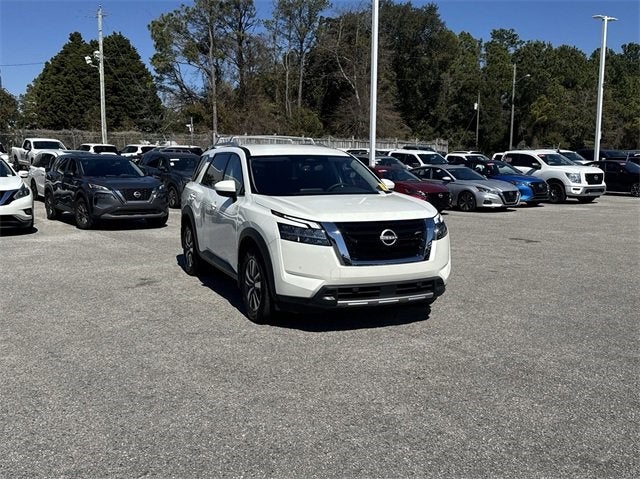 2024 Nissan Pathfinder SL