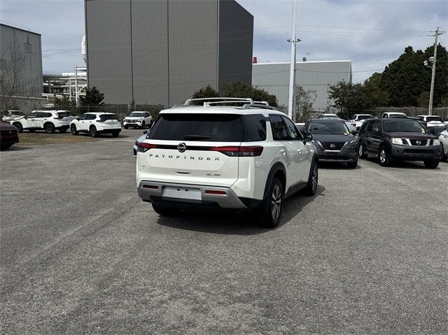 2024 Nissan Pathfinder SL