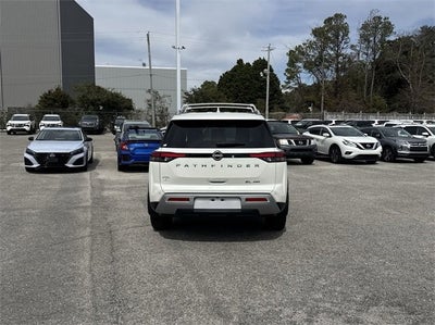 2024 Nissan Pathfinder SL
