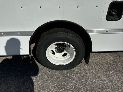 2024 Ford E-450SD 14FT BOX Commercial