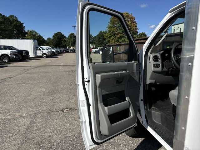 2024 Ford E-450SD 14FT BOX Commercial