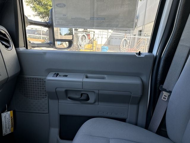 2024 Ford E-450SD 14FT BOX Commercial
