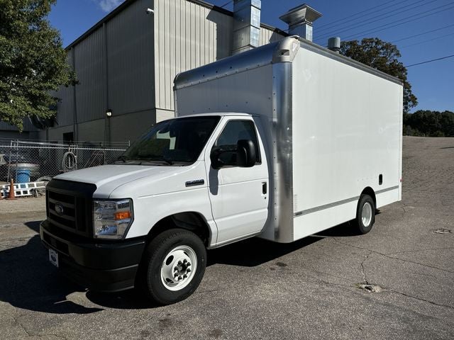 2024 Ford E-450SD 14FT BOX Commercial