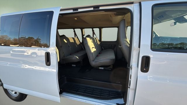 2024 Chevrolet Express 3500 LT Passenger