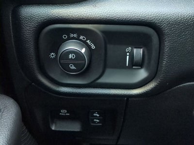 2022 RAM 1500 Big Horn Crew Cab 4x4 5'7' Box