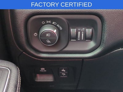 2020 RAM 1500 Laramie Crew Cab 4x4 5'7' Box