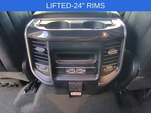 2020 RAM 1500 Laramie Crew Cab 4x4 5'7' Box