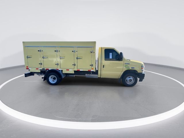 2022 Ford E-450SD Base DRW