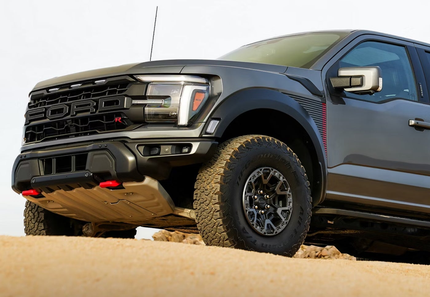 2026 Ford F-150 vs. 2026 GMC Sierra 1500: Off-Roading Tech & Performance